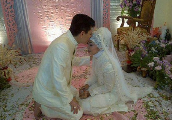 Dampingilah Pengantin Baru Sebelum Memasuki Malam Pertama Keluarga Cinta