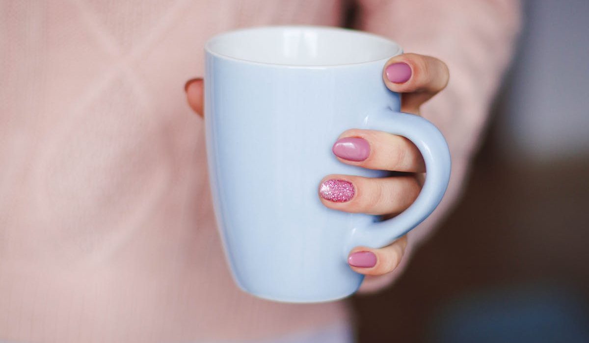 manfaat minum air hangat di pagi hari